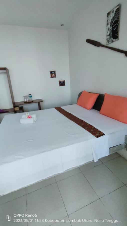 Pineapple Guest House Gili Air Exteriör bild