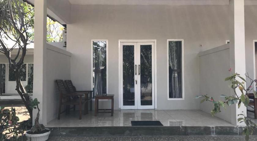 Pineapple Guest House Gili Air Exteriör bild