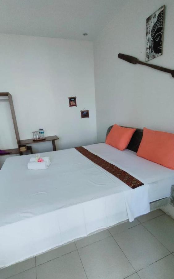 Pineapple Guest House Gili Air Exteriör bild