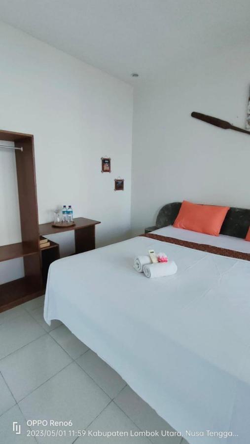 Pineapple Guest House Gili Air Exteriör bild