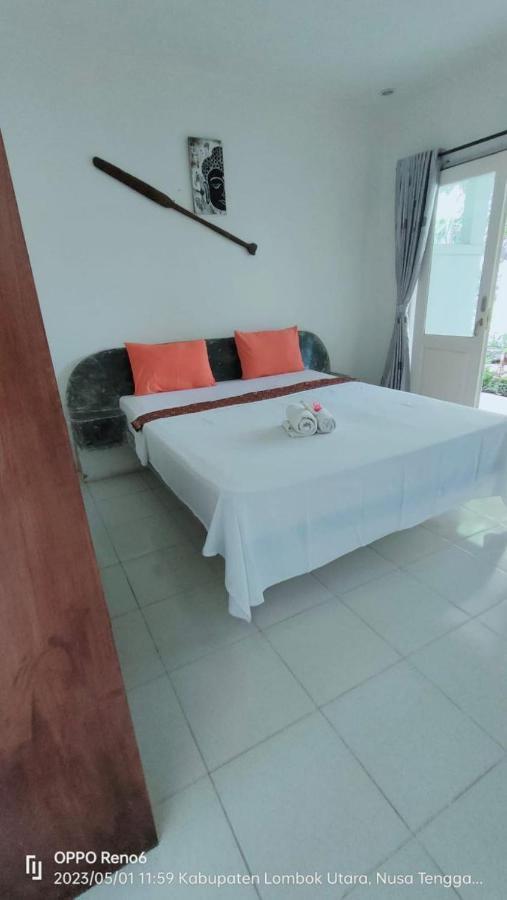 Pineapple Guest House Gili Air Exteriör bild