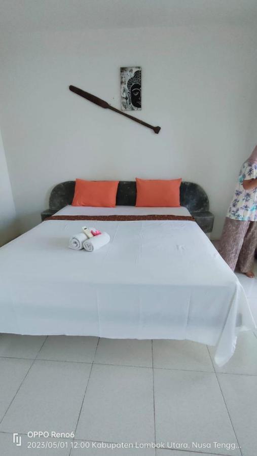 Pineapple Guest House Gili Air Exteriör bild