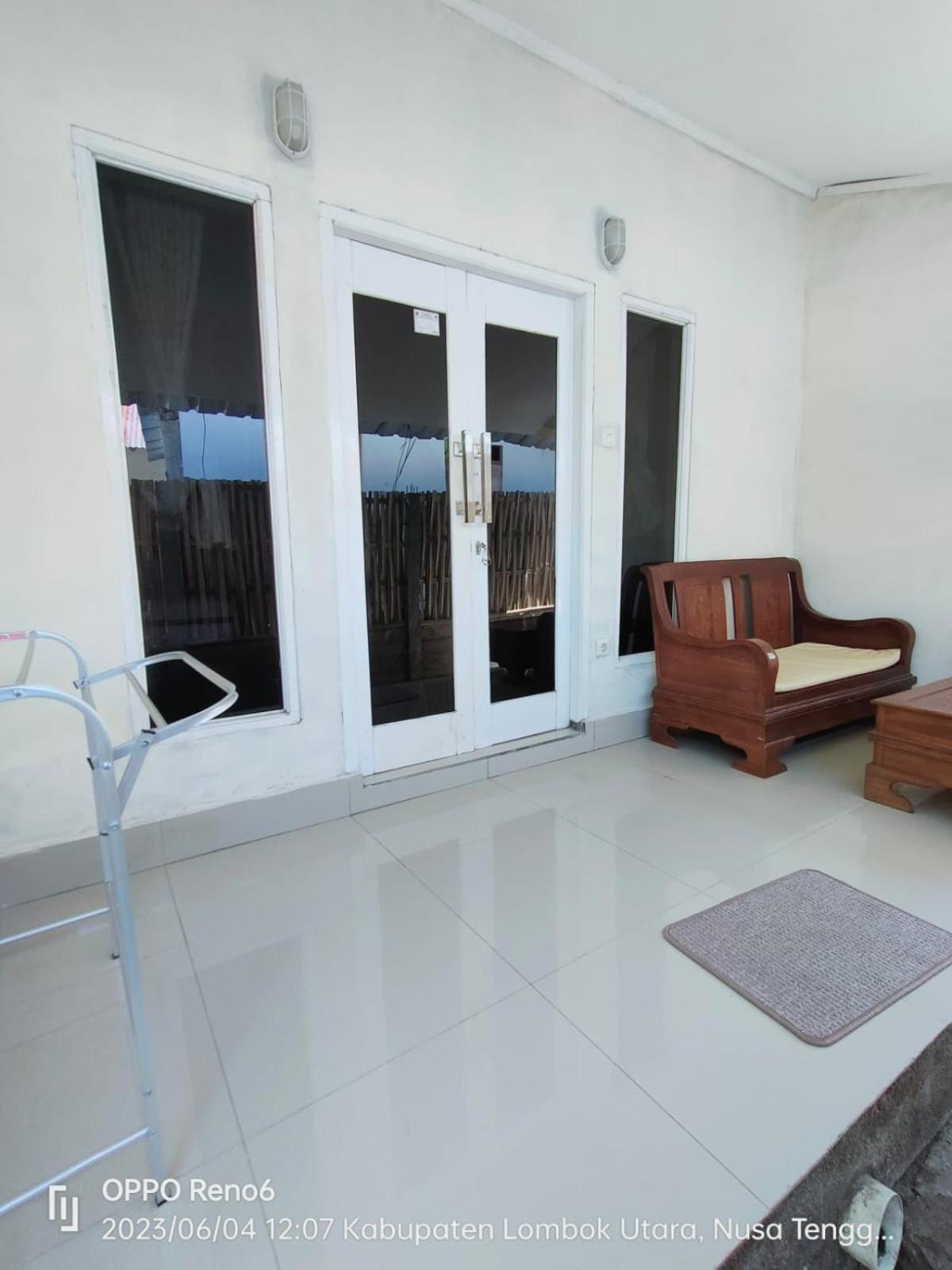 Pineapple Guest House Gili Air Exteriör bild