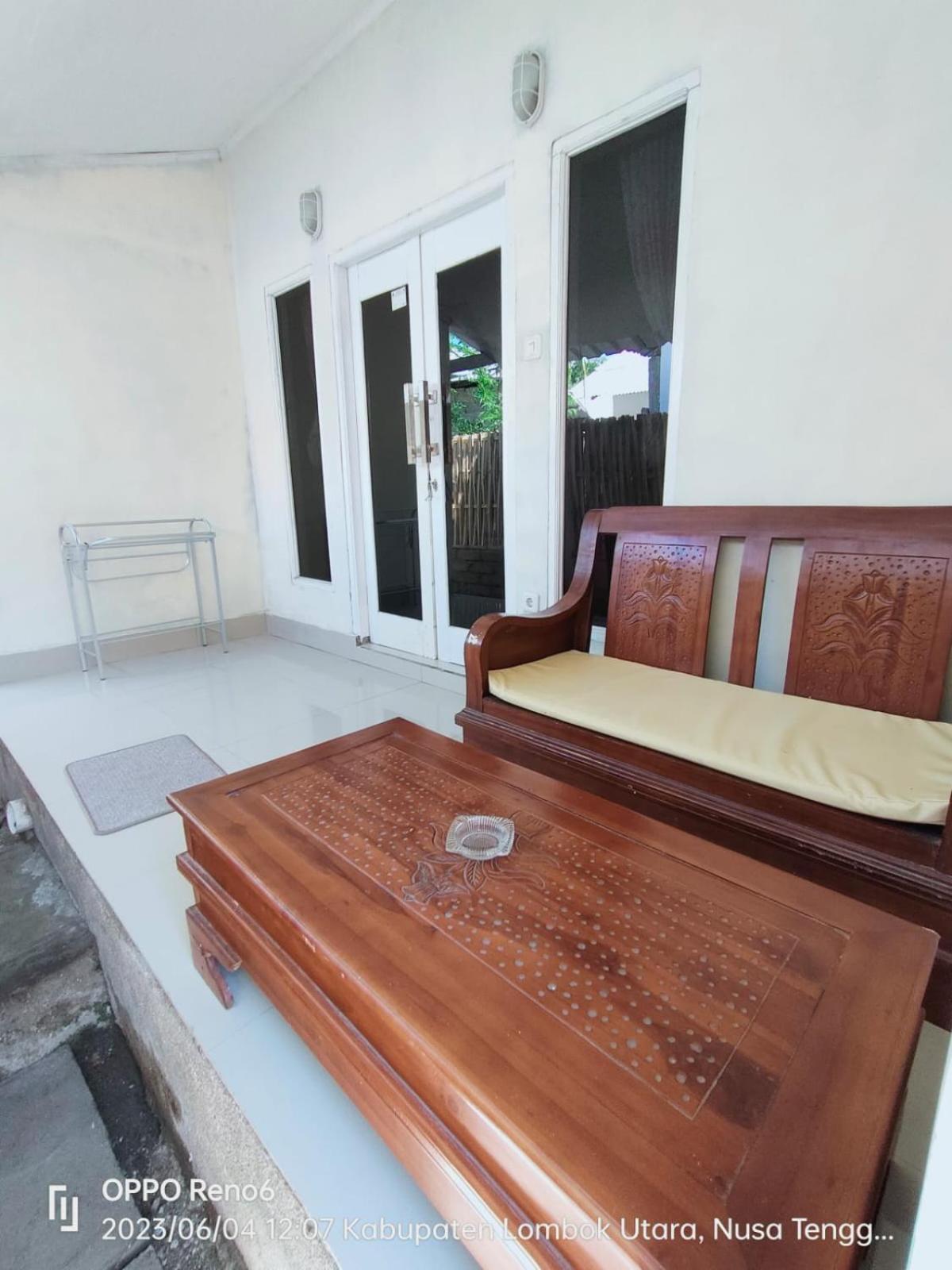 Pineapple Guest House Gili Air Exteriör bild
