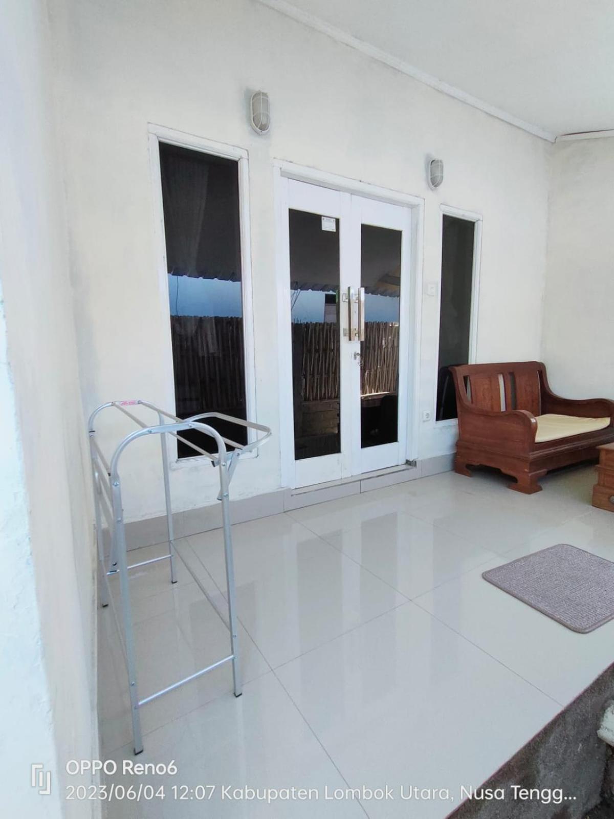 Pineapple Guest House Gili Air Exteriör bild