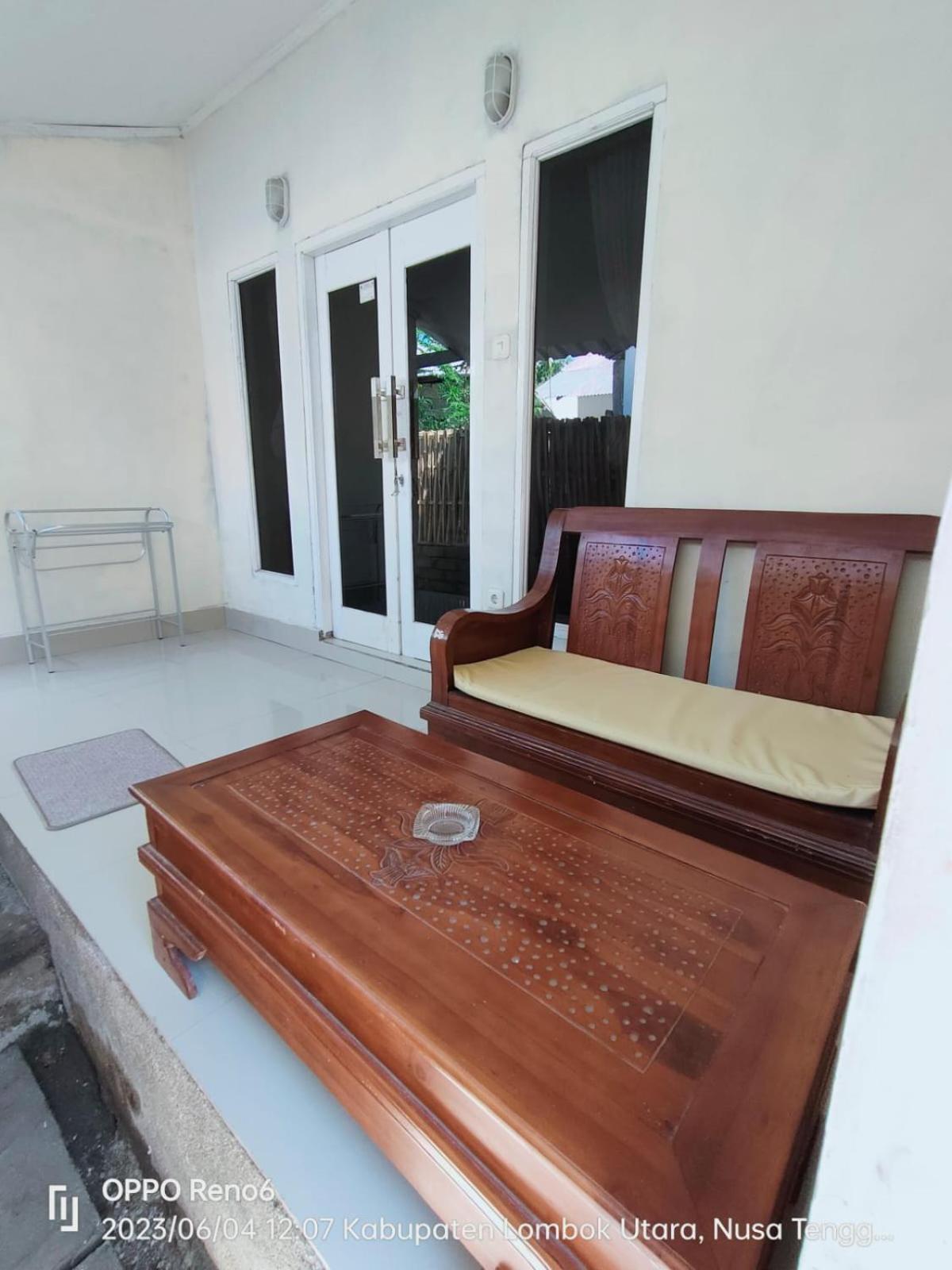Pineapple Guest House Gili Air Exteriör bild